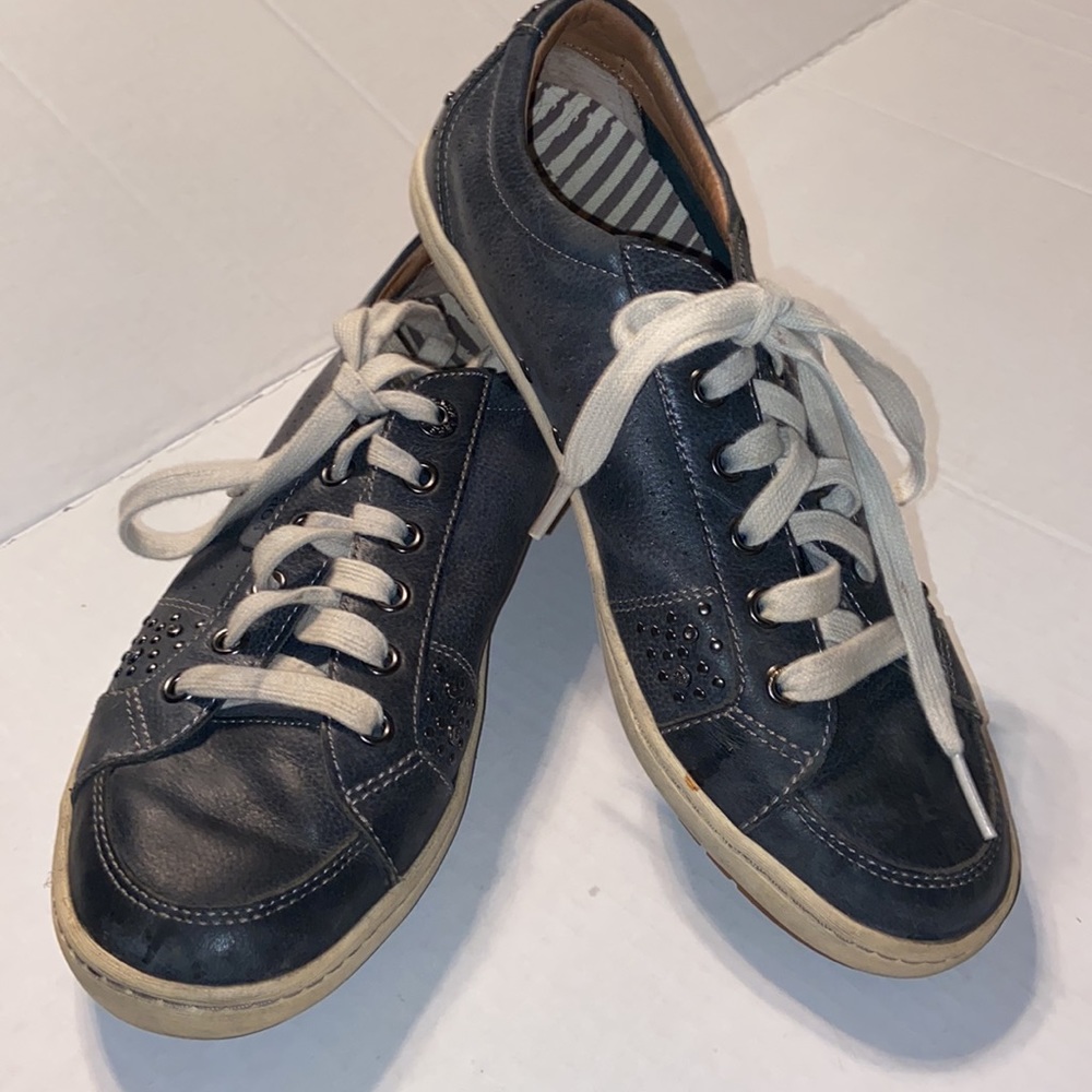 Taos Freedom navy blue leather lace up sneakers size 8